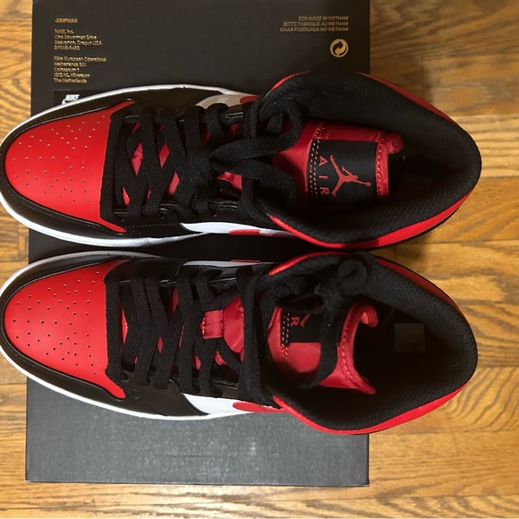 Air Jordan 1 Mid Bred Toe Basketball Sneaker - Picture 5 of 5